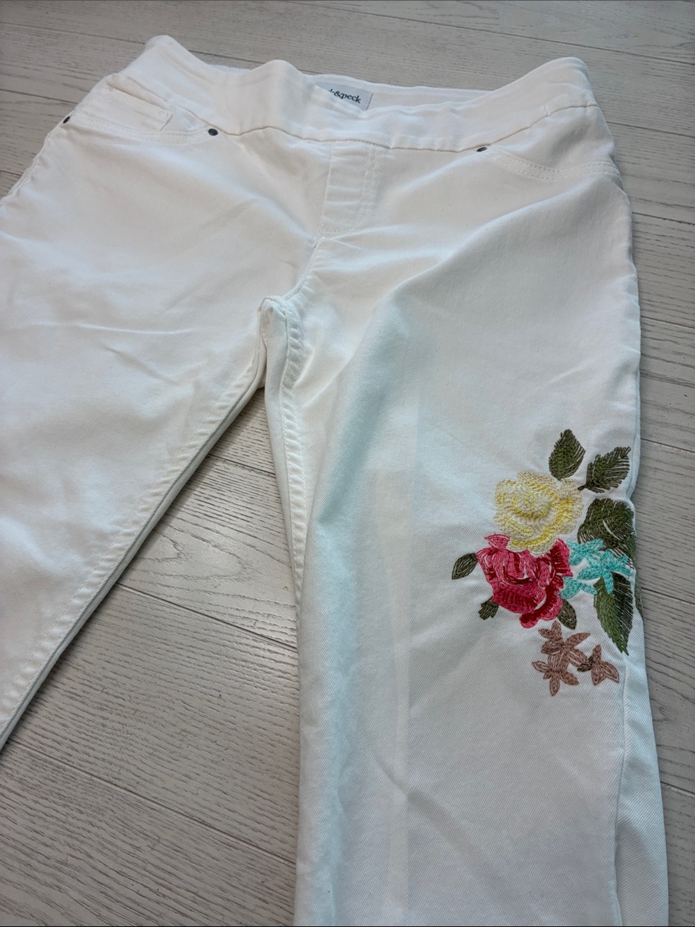 Peck & Peck Women's Embroidered Stretch Capri - Slim Fit
